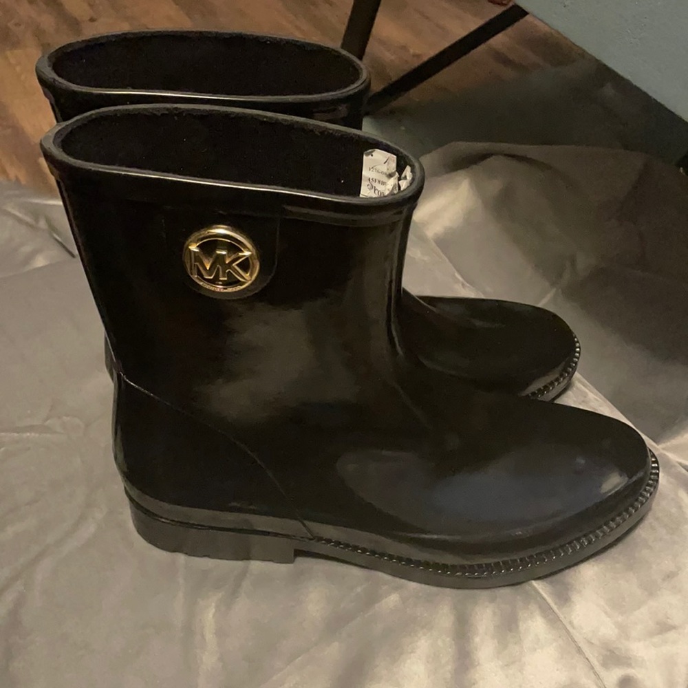Casual rain boots